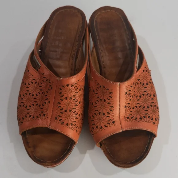 Vintage Clog Sandals - Picture 2 of 10